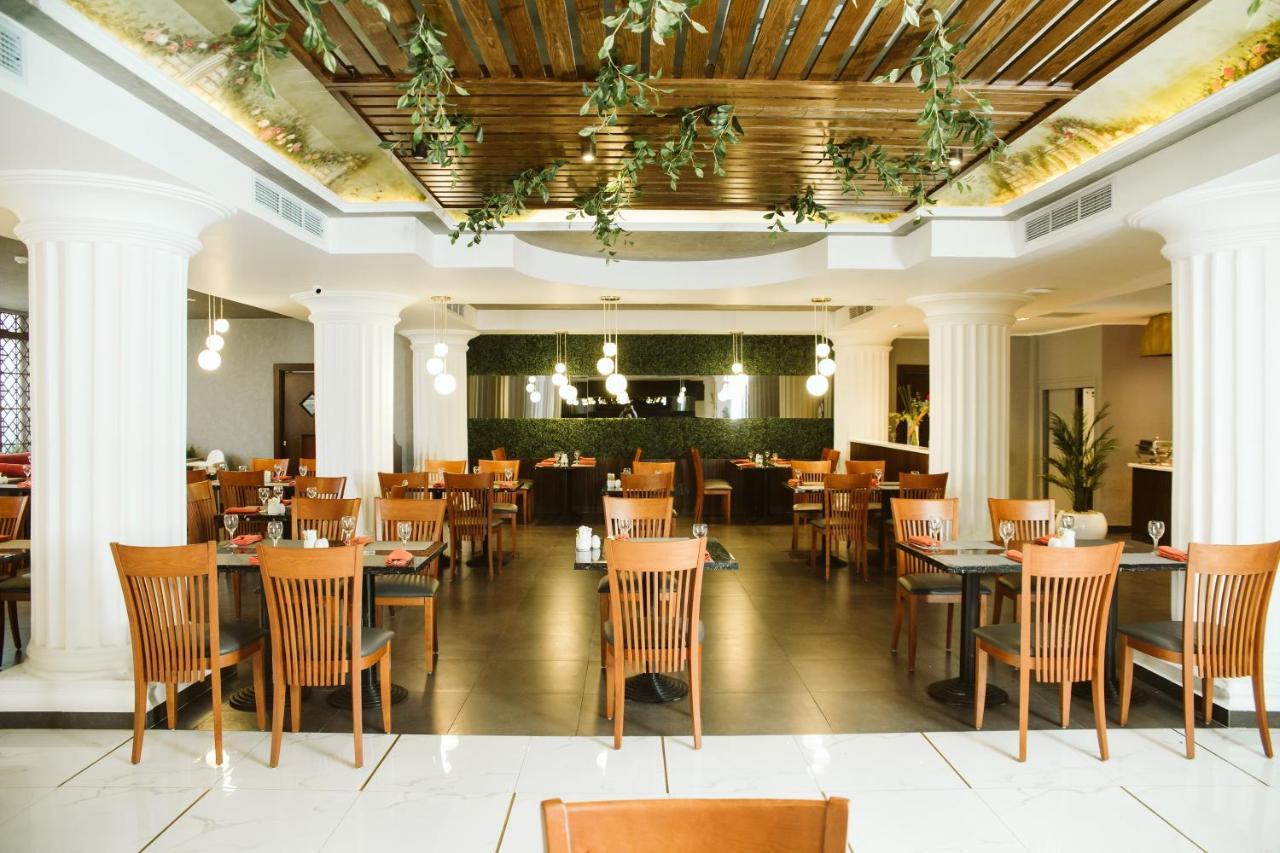 Pyramisa Suites Hotel Cairo Giza Zewnętrze zdjęcie The interior of the restaurant