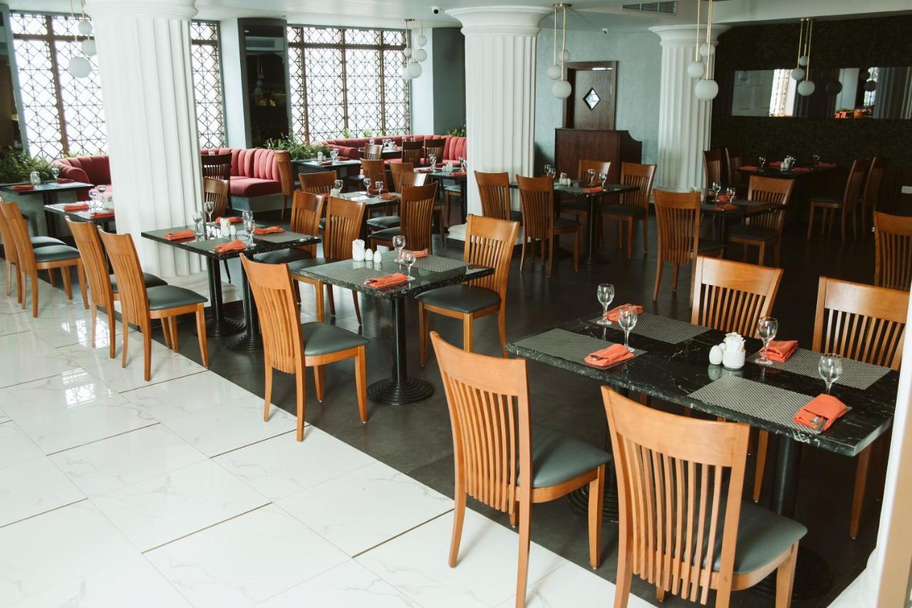 Pyramisa Suites Hotel Cairo Giza Zewnętrze zdjęcie The restaurant's interior