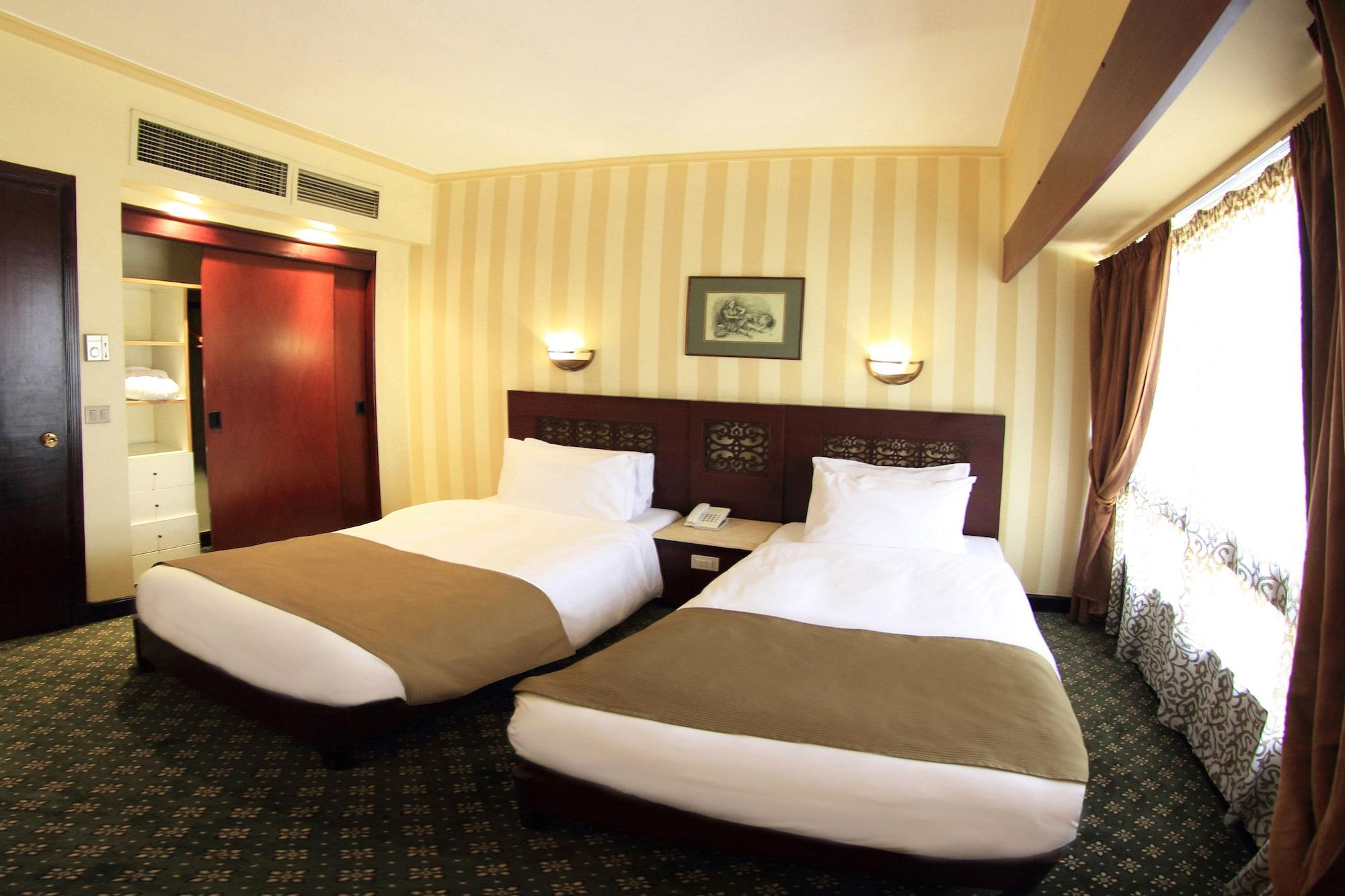 Pyramisa Suites Hotel Cairo Giza Zewnętrze zdjęcie A room at the hotel