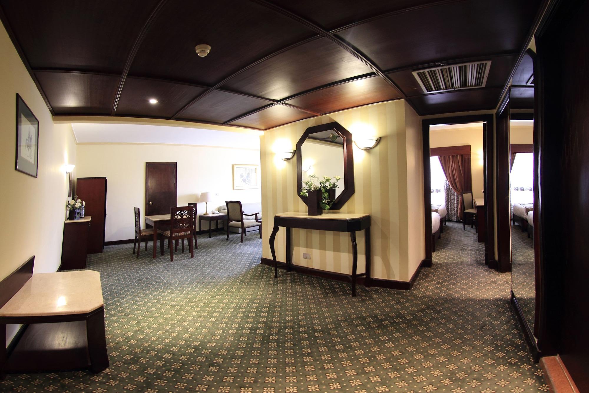 Pyramisa Suites Hotel Cairo Giza Zewnętrze zdjęcie A room at the hotel