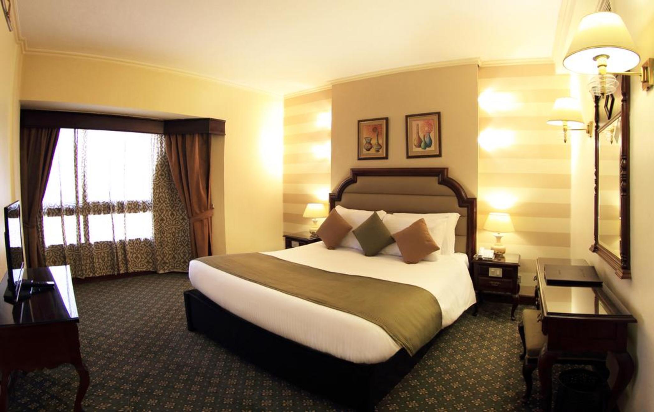 Pyramisa Suites Hotel Cairo Giza Zewnętrze zdjęcie A room at the hotel