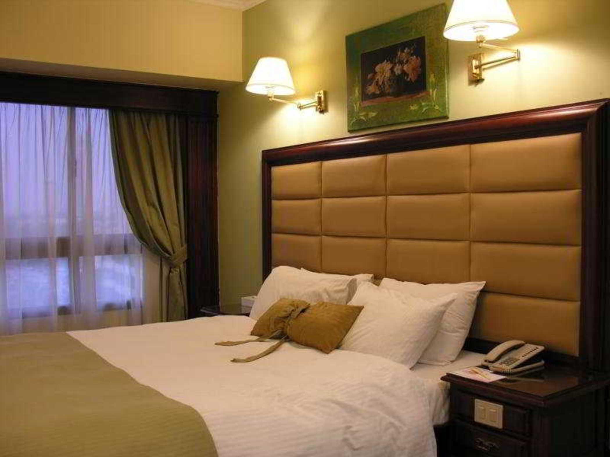 Pyramisa Suites Hotel Cairo Giza Zewnętrze zdjęcie A room at the hotel