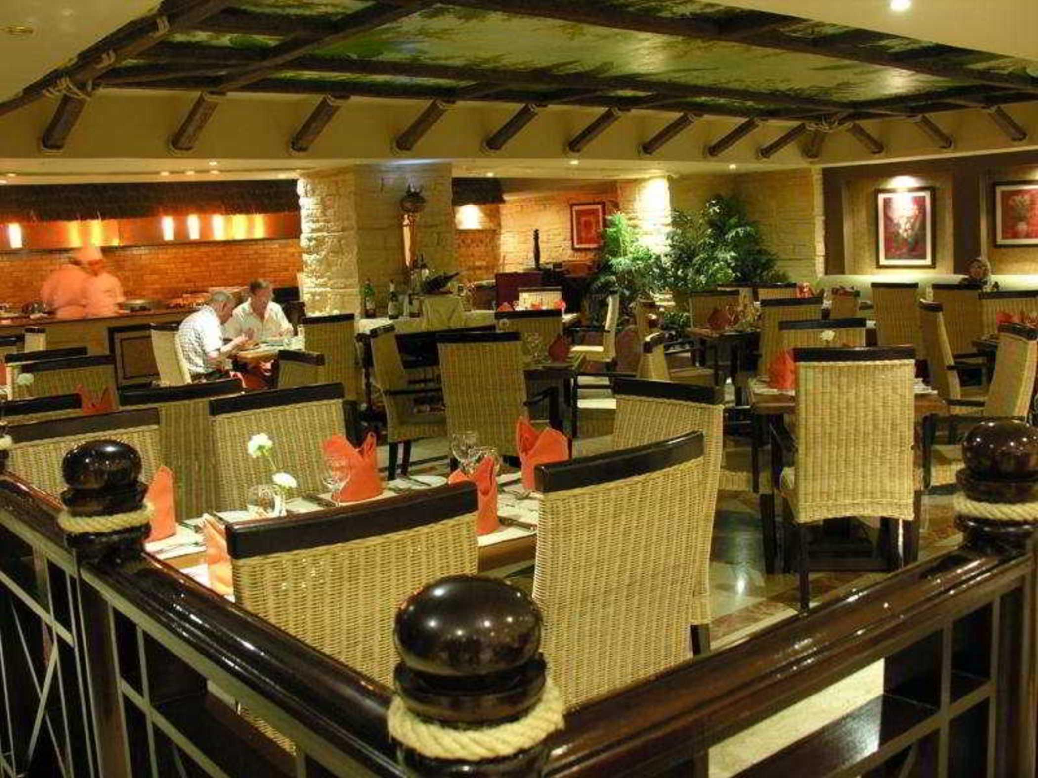 Pyramisa Suites Hotel Cairo Giza Zewnętrze zdjęcie The restaurant