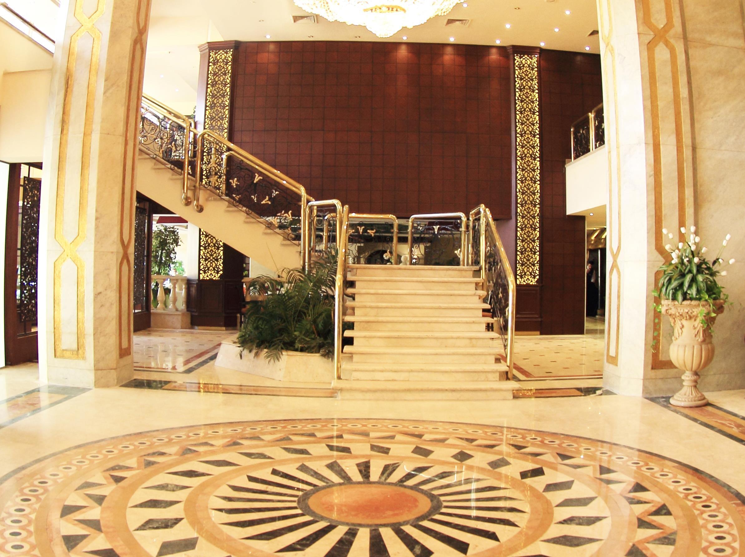 Pyramisa Suites Hotel Cairo Giza Zewnętrze zdjęcie The lobby of the hotel