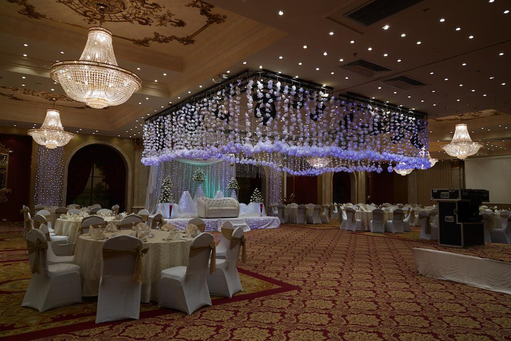 Pyramisa Suites Hotel Cairo Giza Zewnętrze zdjęcie The ballroom at the hotel
