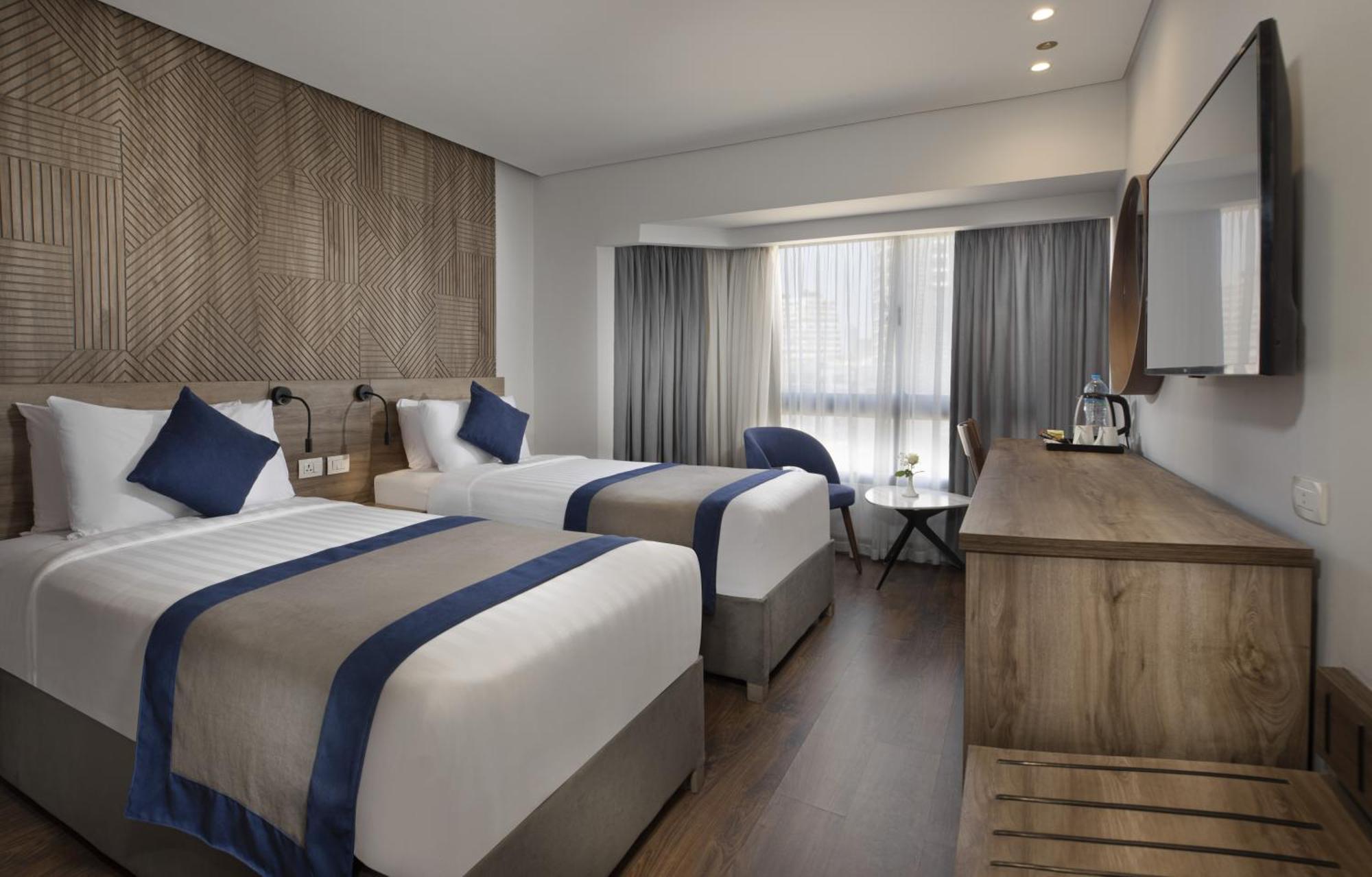 Pyramisa Suites Hotel Cairo Giza Zewnętrze zdjęcie A room at the hotel