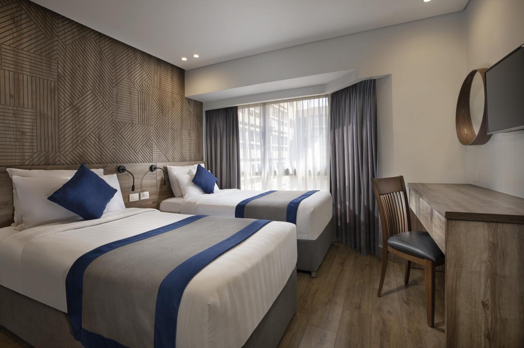 Pyramisa Suites Hotel Cairo Giza Zewnętrze zdjęcie A room at the hotel