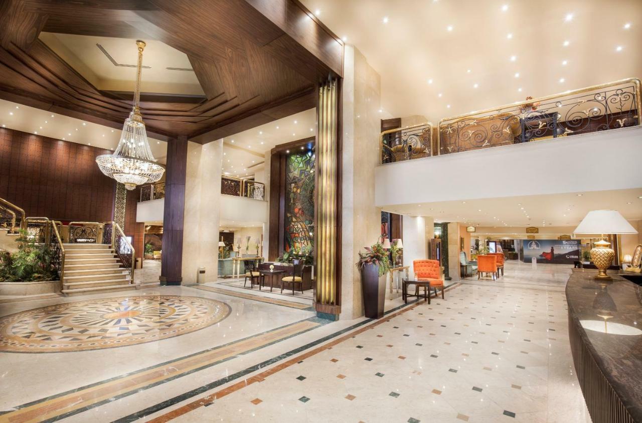 Pyramisa Suites Hotel Cairo Giza Zewnętrze zdjęcie The hotel lobby