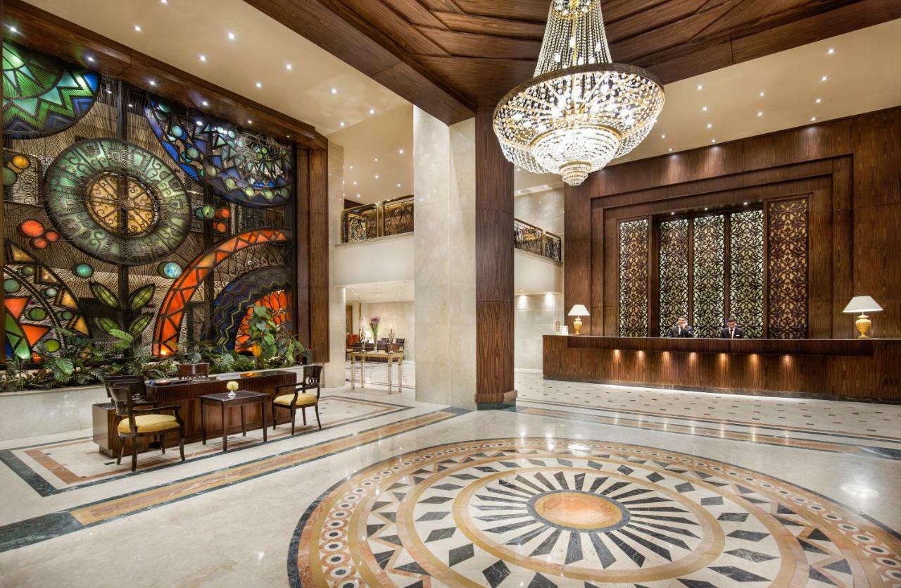 Pyramisa Suites Hotel Cairo Giza Zewnętrze zdjęcie The lobby of the Four Seasons Hotel in Riyadh